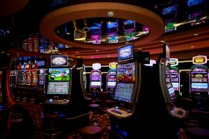 Người chơi trải nghiệm slot trên điện thoại với giao diện rõ và hiện đại